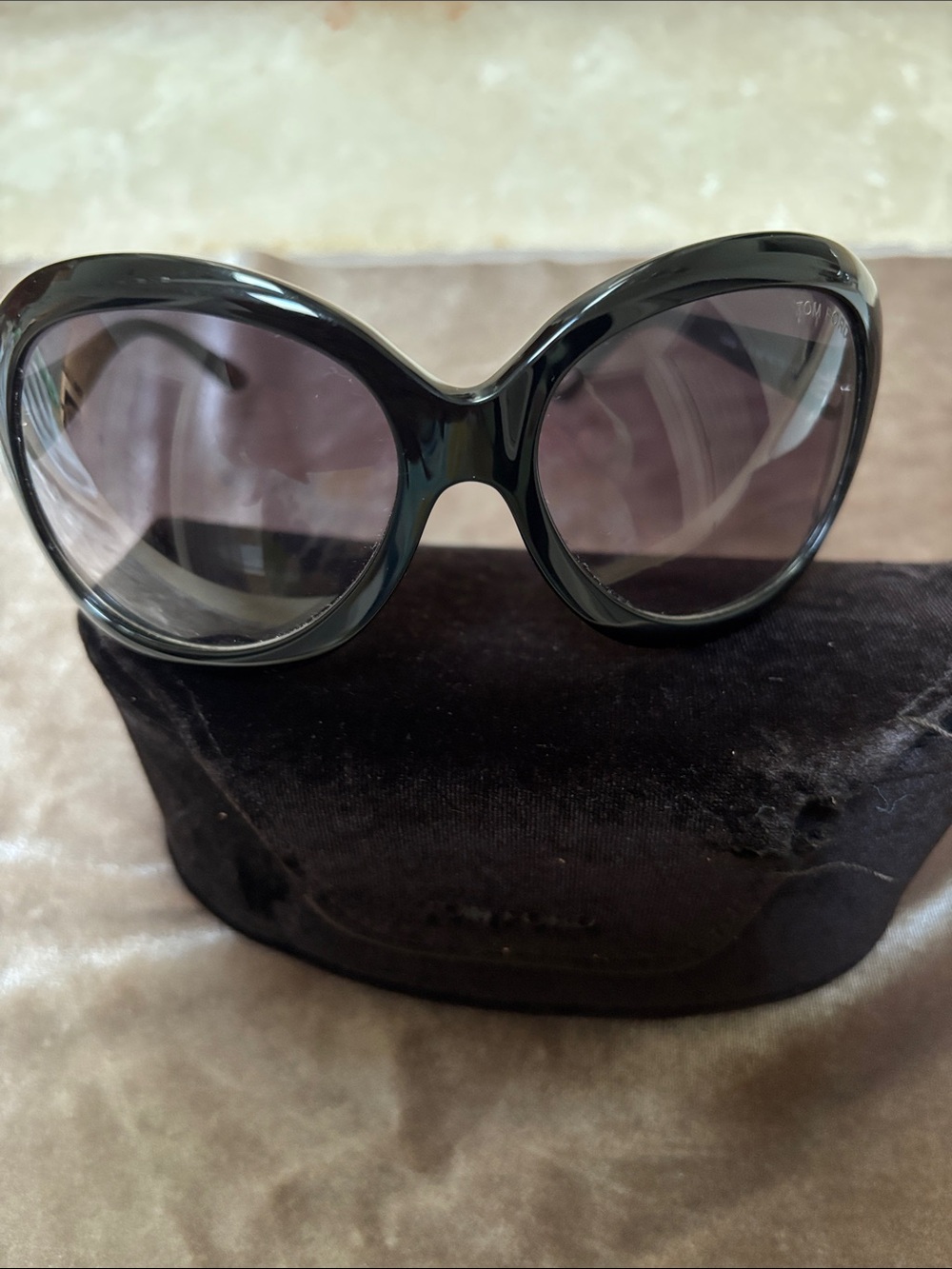 Black Oversized Women's Sunglasses - Tom Ford - Picture 1 of 2